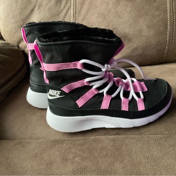 Nike Girls Athletic Winter Boots… Inside Fur So Soft!! ❤️ ☃️ - Picture 7 of 10